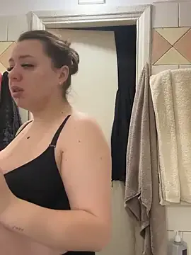 Sara_Slow on StripChat