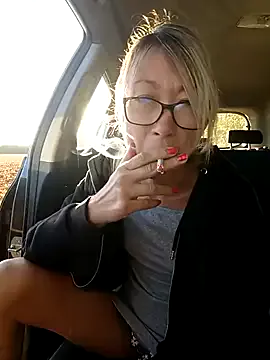 Timide_girl17 — Naked fist et gode xxl