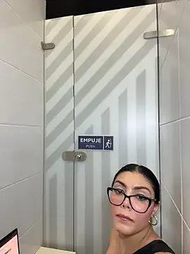 zui_lu — spank in my face with dildo