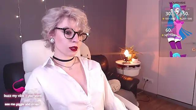 Try the hottest girls free webcams as they get au naturel and get naked fulfilling your nuttiest whims.