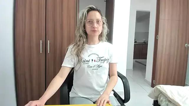 Adele_johnsonn1 from StripChat is Freechat