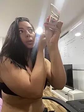 AlexandraaMillerr from StripChat is Freechat