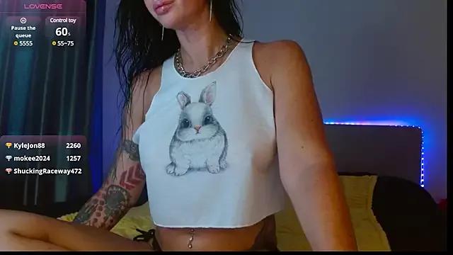 Try the hottest girls free webcams as they get au naturel and get naked fulfilling your nuttiest whims.