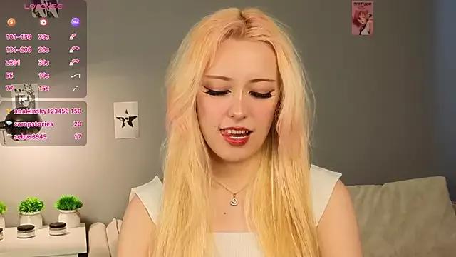 AmityHedge from StripChat is Freechat