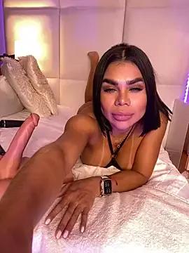 Amylewiss from StripChat is Freechat