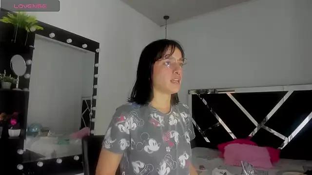 Annyrosee from StripChat is Freechat
