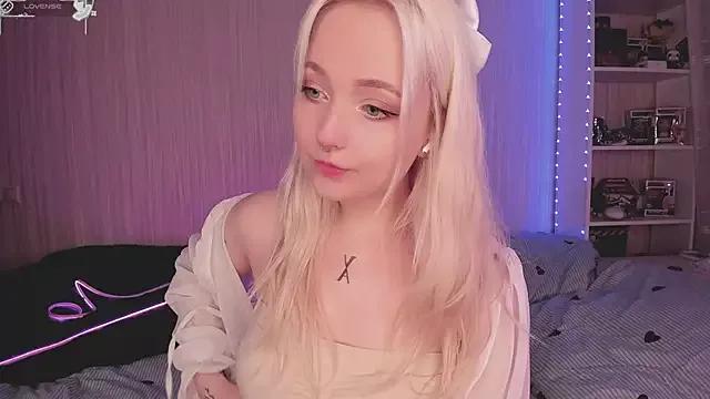 Antenora from StripChat is Freechat