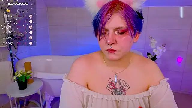 bluelunaray from StripChat is Freechat