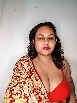 bumblebeegirl from StripChat is Freechat