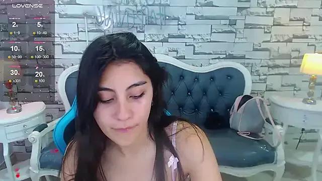 carolina_moreno_a from StripChat is Freechat