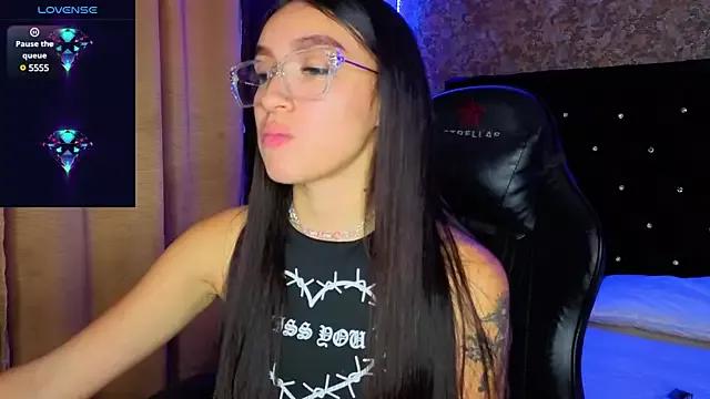 CarolinneWills from StripChat is Freechat