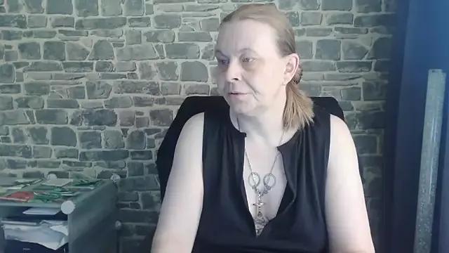 Cherrysweetkiss from StripChat is Freechat