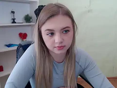 CrazyGloria from StripChat is Freechat