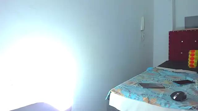 Elianissquirt from StripChat is Freechat
