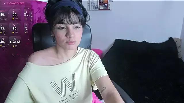 elissa_iris from StripChat is Freechat