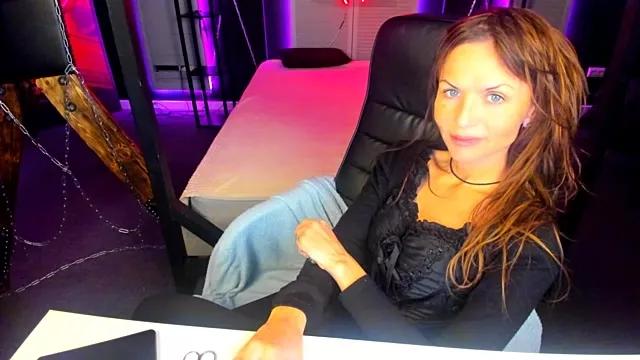 Try the hottest girls free webcams as they get au naturel and get naked fulfilling your nuttiest whims.