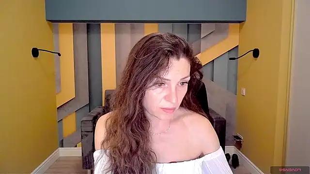 EllaLong from StripChat