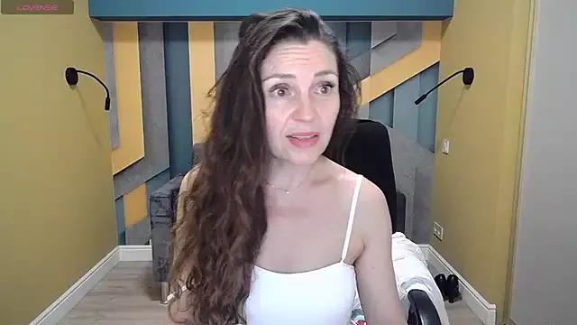 EllaLong from StripChat