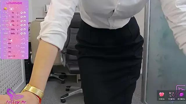 EllaMilf_ from StripChat
