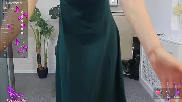 EllaMilf_ from StripChat
