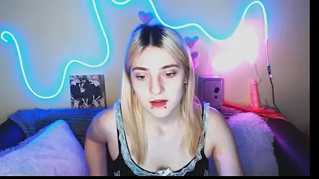 EmilyGold6565 from StripChat is Freechat