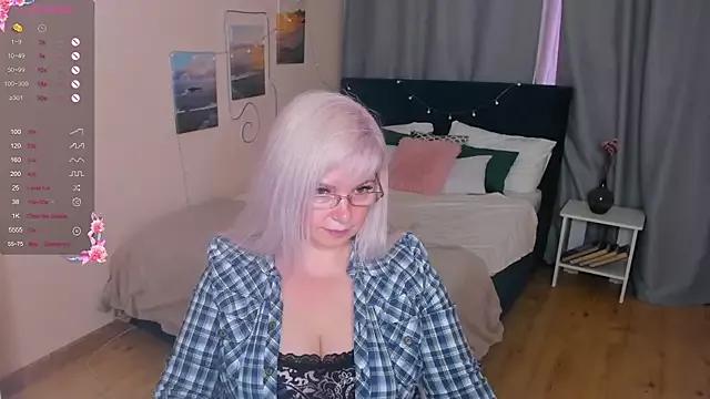 emma_pill from StripChat is Freechat