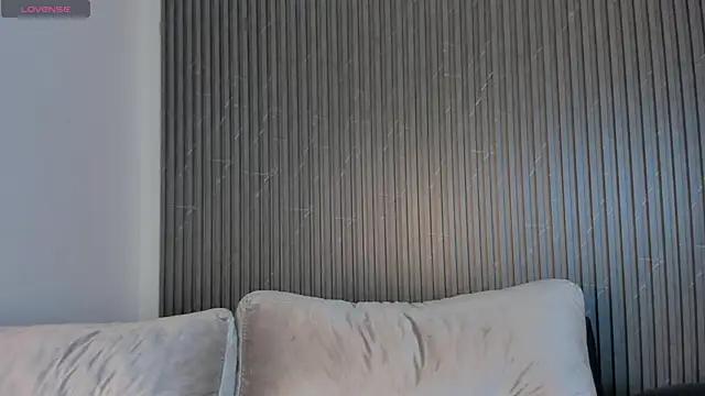 Emmaa_Robertss from StripChat