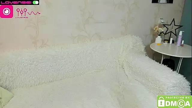 EmmaAmazingEyes from StripChat