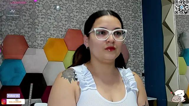 Try the hottest girls free webcams as they get au naturel and get naked fulfilling your nuttiest whims.