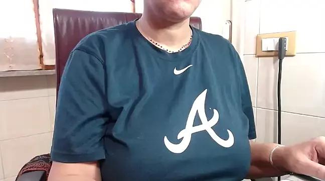 Foxlady2271 from StripChat is Freechat