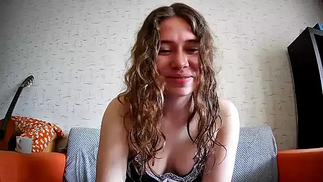 girliemilk from StripChat is Freechat