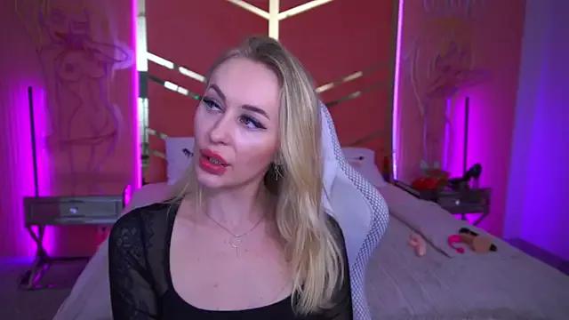 Try the hottest girls free webcams as they get au naturel and get naked fulfilling your nuttiest whims.