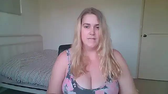 Try the hottest girls free webcams as they get au naturel and get naked fulfilling your nuttiest whims.
