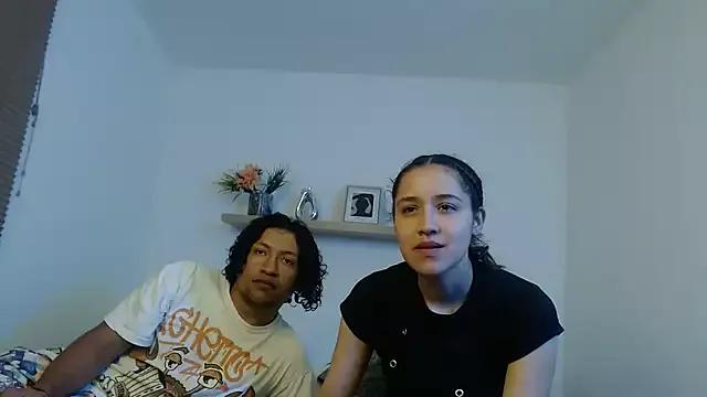 honeys_18 from StripChat is Freechat