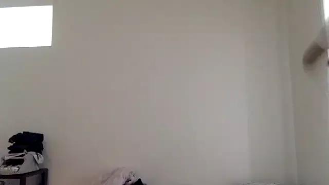 ilovemyleshigh from StripChat is Freechat