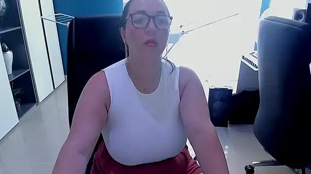isabella_rossse from StripChat is Freechat