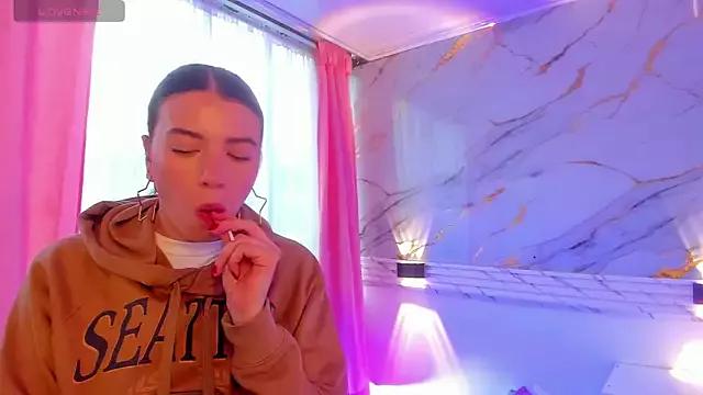 Jasmine_Hypercum webcams show profile image 