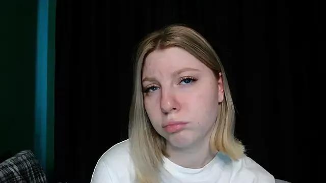 Juliana_Sunny from StripChat is Freechat