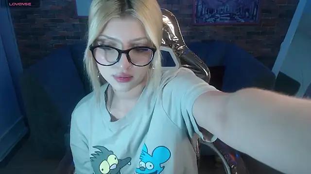 Try the hottest girls free webcams as they get au naturel and get naked fulfilling your nuttiest whims.