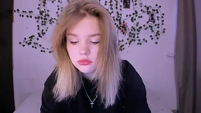 LaseyMoon from StripChat is Freechat