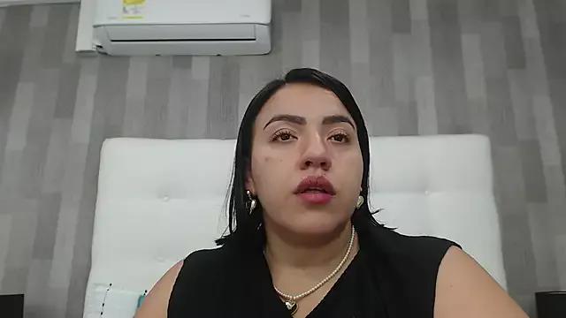 LeahMillerr from StripChat is Freechat