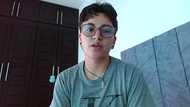 linda_33 from StripChat is Freechat