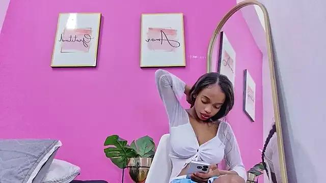 littleebonymommy from StripChat is Freechat
