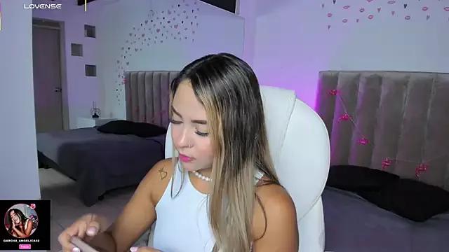 LittleePeach from StripChat is Freechat