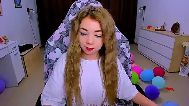 littleSiyfairy from StripChat