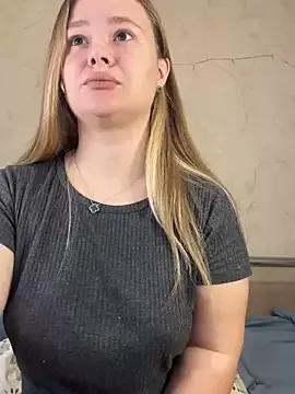 LovelyCaramelle from StripChat is Freechat