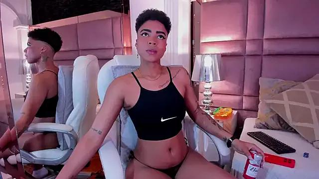LuciaWallace from StripChat is Freechat