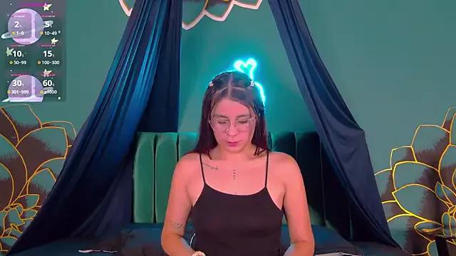 Luuna_Love from StripChat