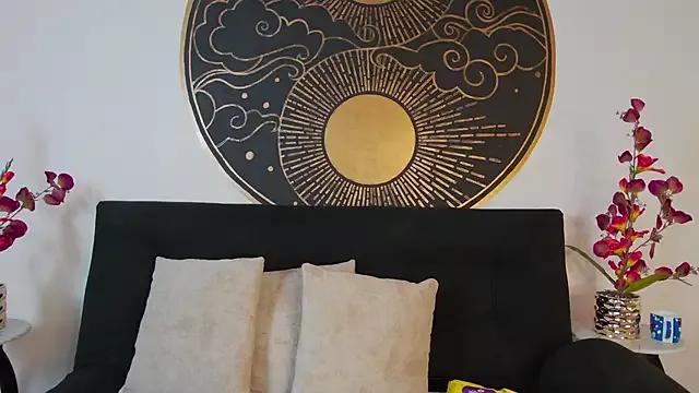 Luuna_Love from StripChat