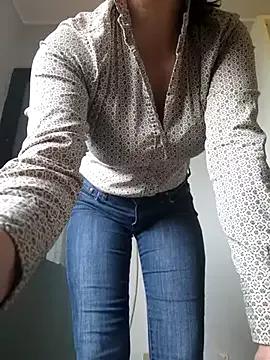 luxxe25 from StripChat